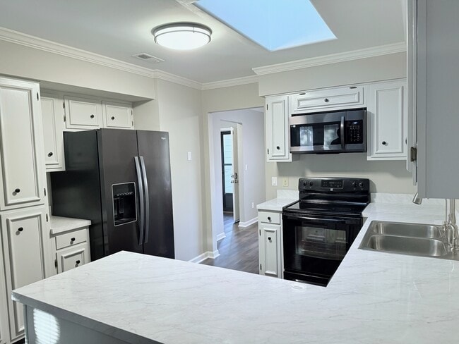 Photo - 1306 Leaside Ln