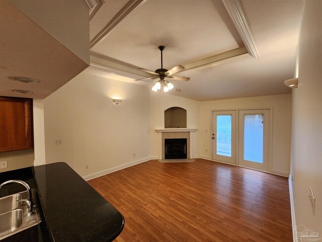 Photo - 276 Tecumseh Ln