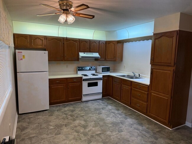 Kitchen - 23 Ontario St Unit 7