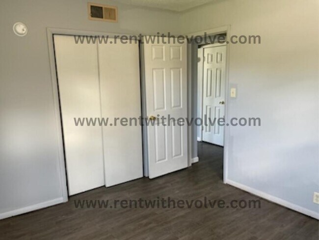 Photo - 225 S Angle St