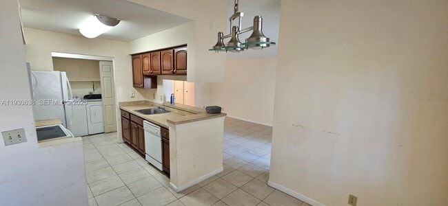 Building Photo - 9877 Westview Dr Unit 628