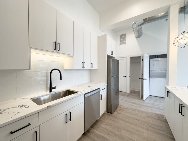 Photo - 4731 N Western Ave Unit 502