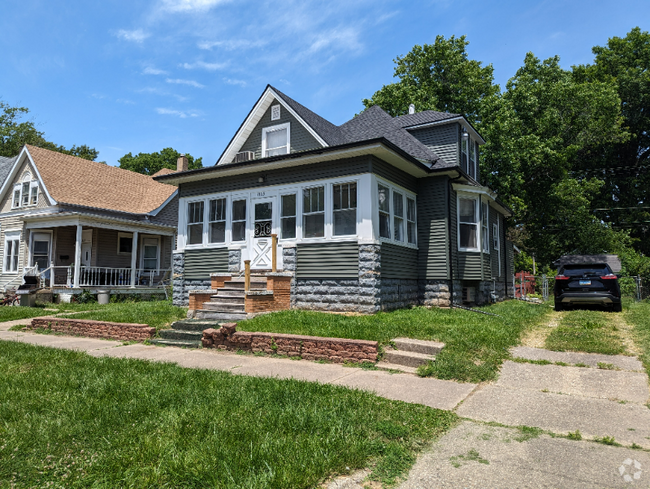 Building Photo - 1723 W Fredonia Ave Rental