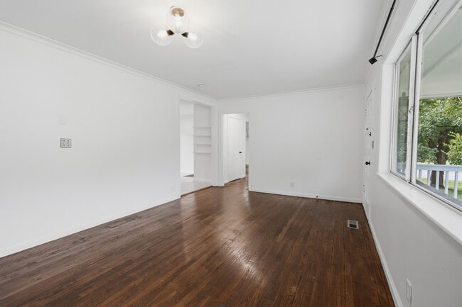 Photo - 2400 Sandy Dr