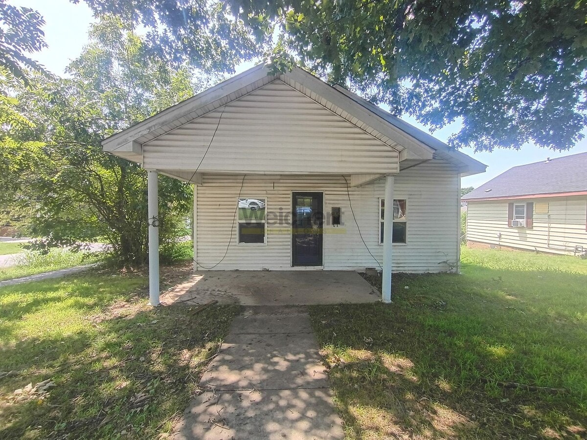 Photo - 900 W Park St