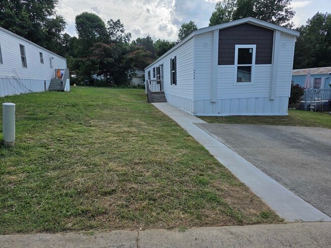 Building Photo - 4049 Trout Ln