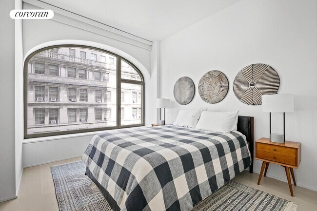 Photo - 130 William St