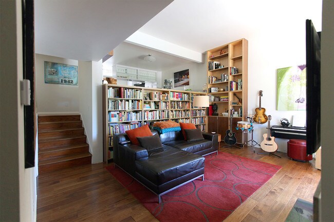 Living room - 13232 Fiji Way