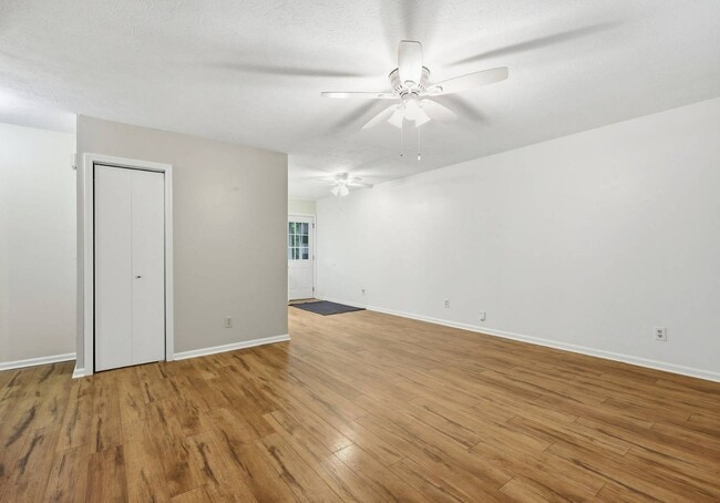 Photo - 122 Wells St