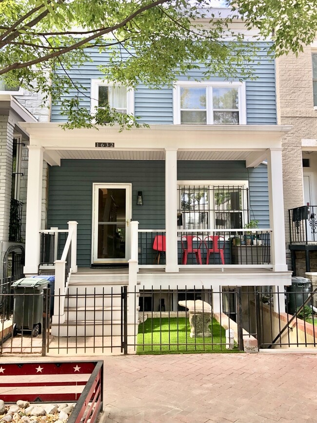 Front Entrances - 1632 5th St NW