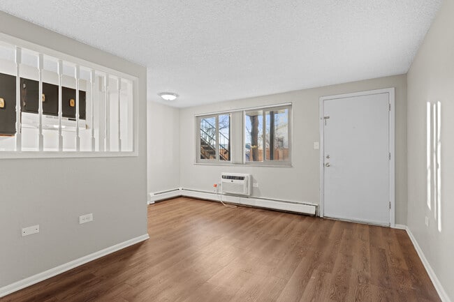 Photo - Pearl Court Apartments