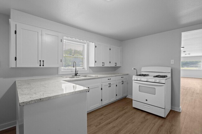 Photo - 655 N 2nd St