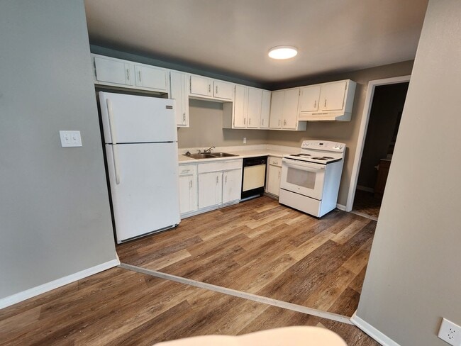 Photo - Robert Drive Apartments