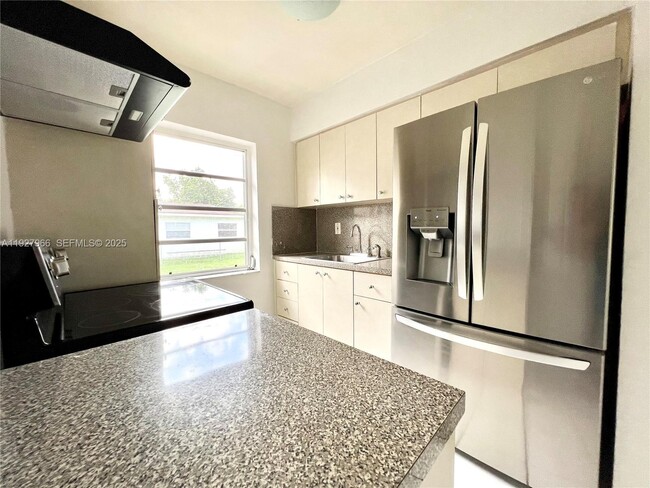 Photo - 6228 Taylor St