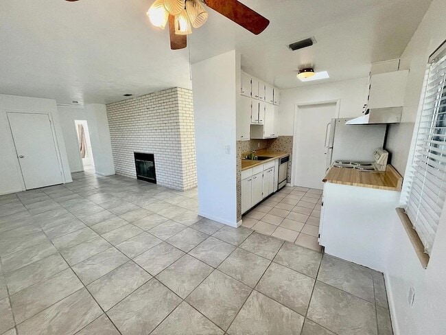 Photo - 22086 Beverly Ave