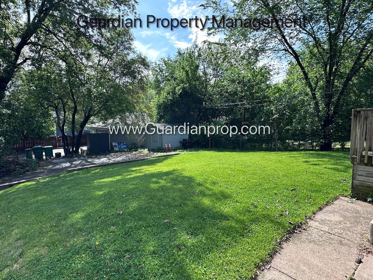 St Louis Park Single Family Home, Hardwood Floors, Office, Available June - St Louis Park Single Family Home, Hardwood Floors, Office, Available June