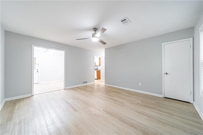 Photo - 690 Bellemeade Dr SW