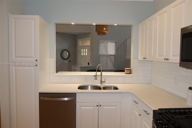 Building Photo - 8189 Sandpiper Way