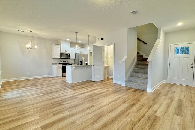 Photo - AVAILABLE NOW! (Pet Friendly)