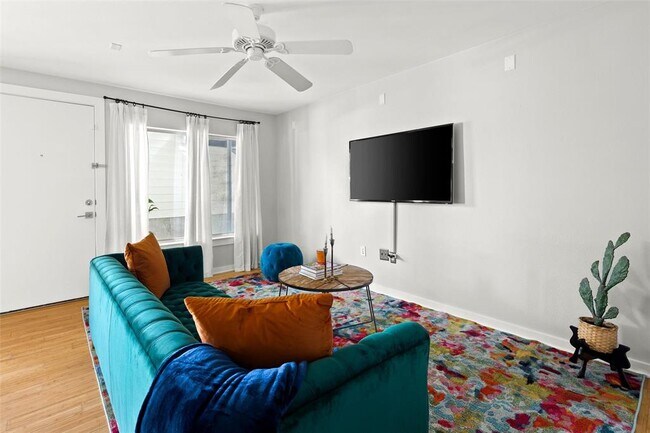 Photo - 2200 Dickson Dr Unidad 108 Rental