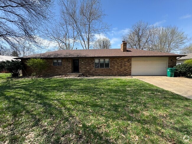 Building Photo - 1003 Sunset Dr Rental