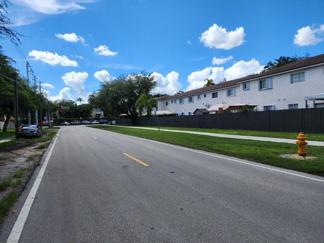 Building Photo - 8561 SW 109th Ave Rental