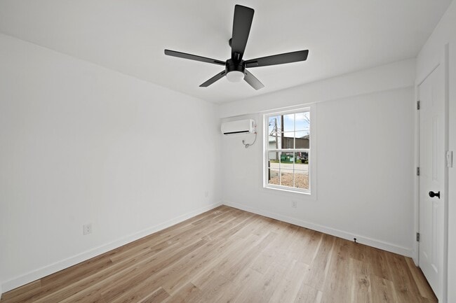 Photo - 807 Cullen Blvd