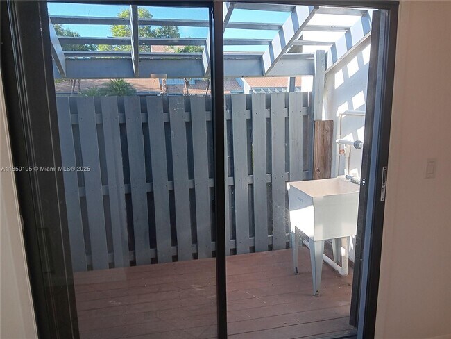 Photo - 1532 Gabriel St
