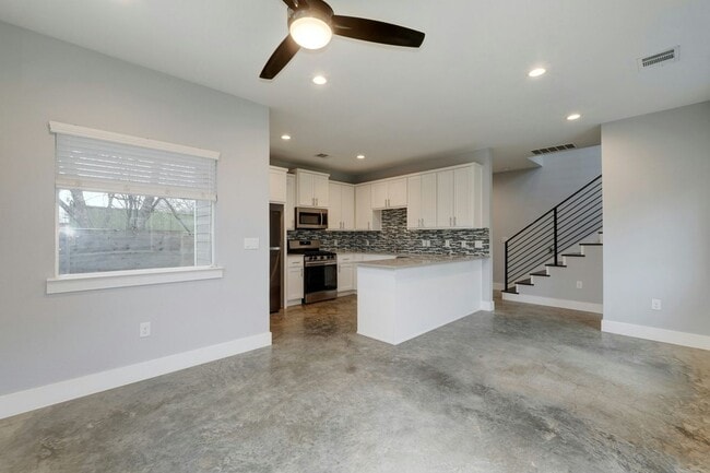 Photo - 6902 Carver Ave