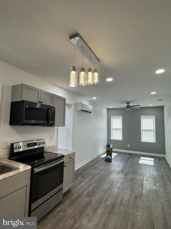 Photo - 214 W 8th St