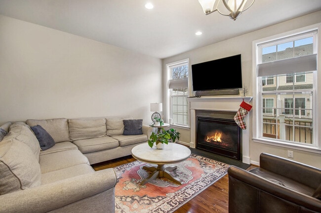 Photo - 2765 Ashcombe Dr.