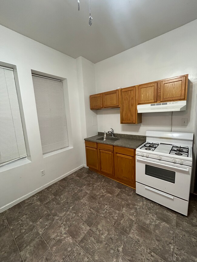 Photo - 2442 W Iowa St Unit 1R