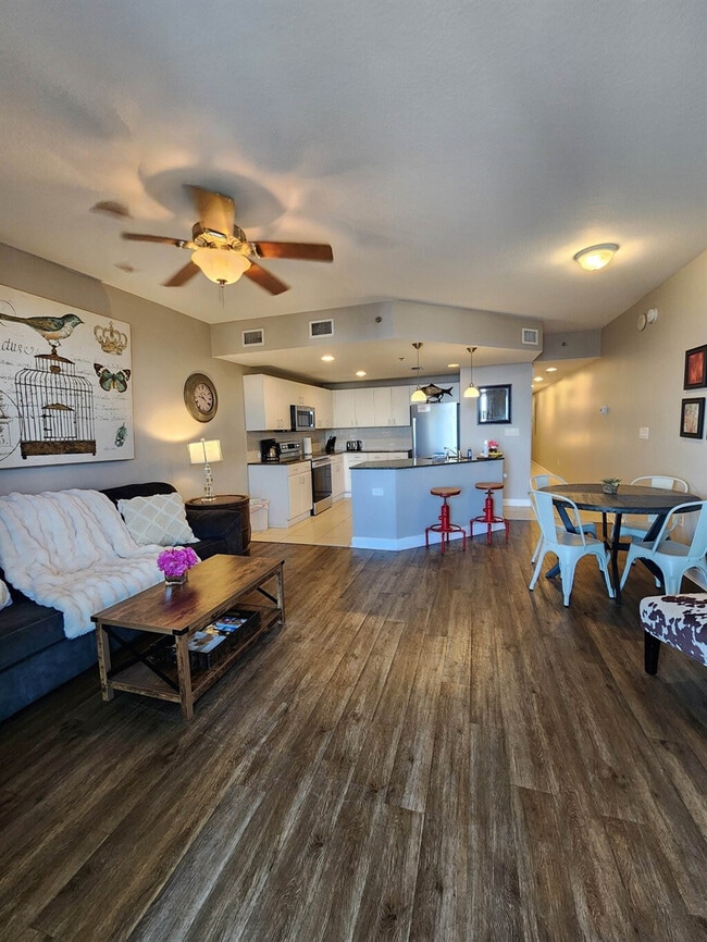 Building Photo - 11800 Front Beach Rd