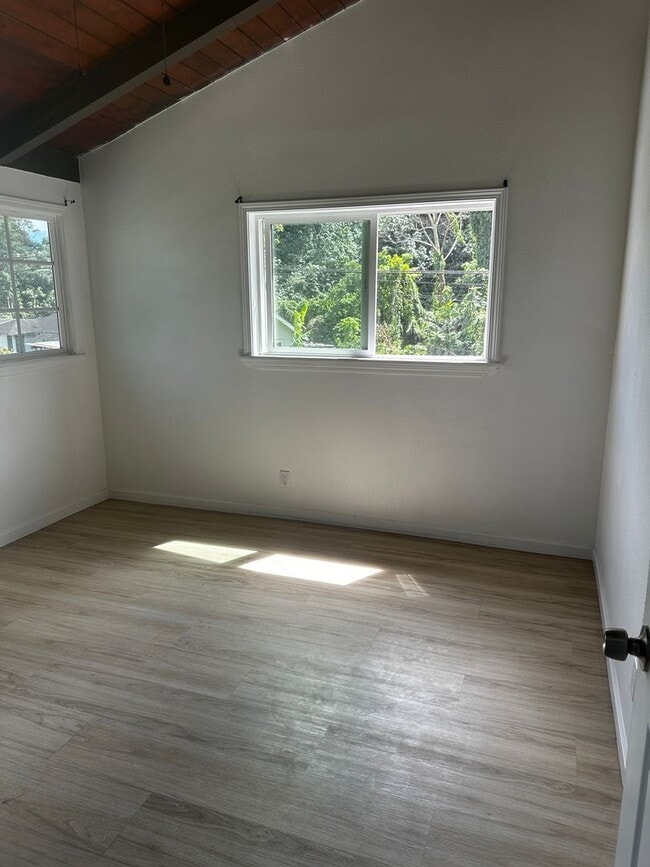 Photo - Upstairs 2 bedroom duplex in Kaneohe! 2 parking!