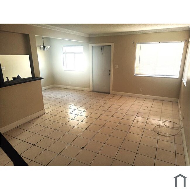 Photo - 108 E Tiffany Dr Unidad 3