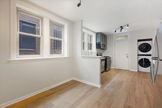 Photo - 6136 N Mozart St House