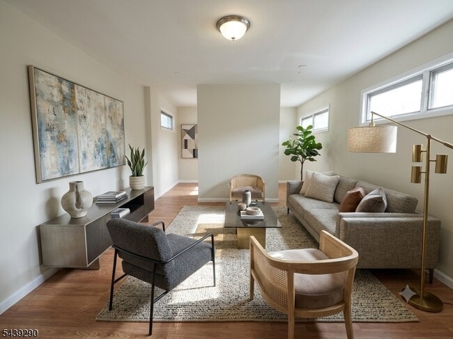 Building Photo - 10 Dover St Unit 1