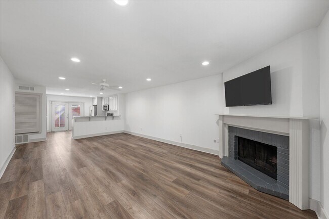 Photo - Updated Amazing Townhome