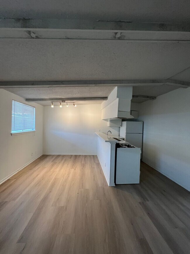 Photo - 3816 Speedway Unit 209