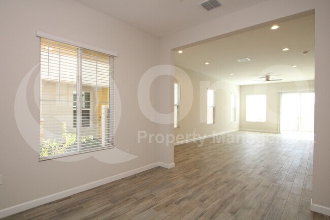 Photo - 17046 N 50th St