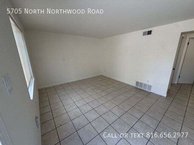 5705 N Northwood Rd