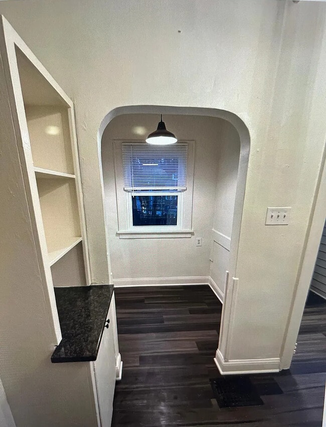 Photo - 811 E 52nd St