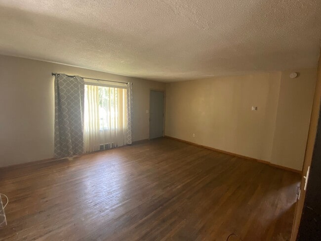 Photo - 4 bed, 1.5 bath Home Near NDSU!