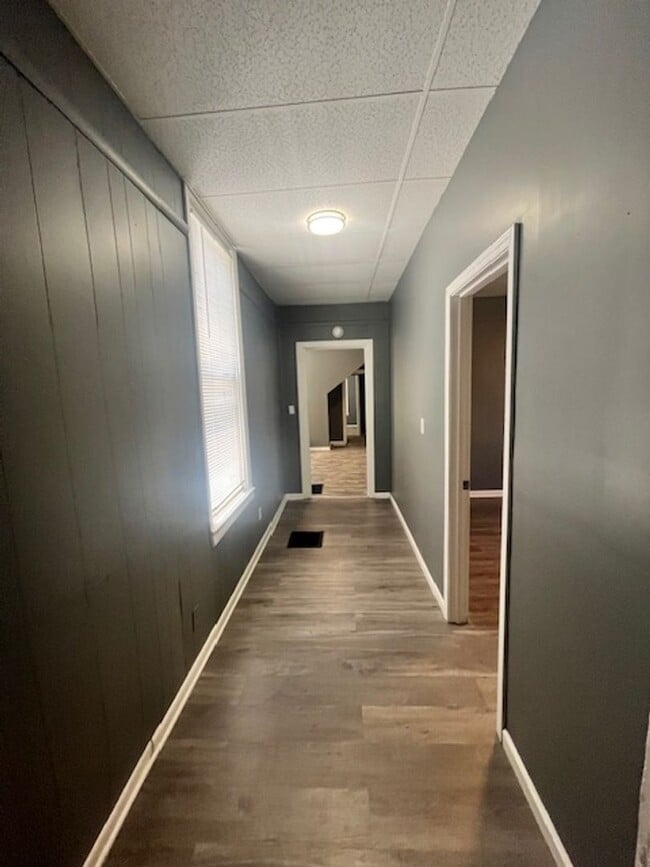 Photo - Large 5BR/2Ba House- Close to U of L Leasing Special- sign lease by 6/15/2026 and second month is...