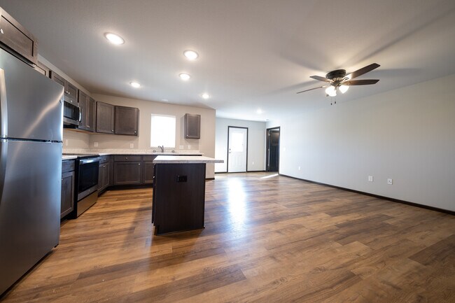 Photo - 669 4th Cir Dr SW