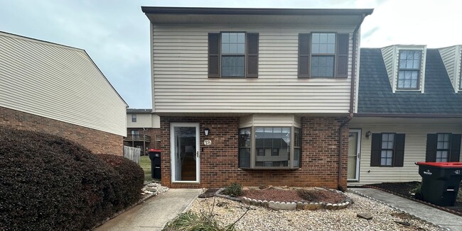 Building Photo - Lighthouse Townhome-Located in Campbell County