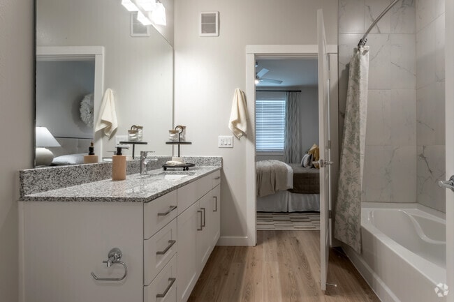 2BR, 2BA - 1,173SF - First Bathroom - Broadstone Garden Oaks