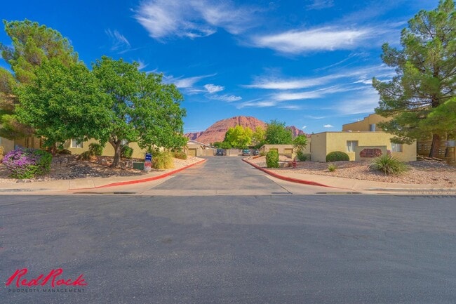 Building Photo - Enjoy Scenic Ivins Living – 3-Bed, 2-Bath ... Rental