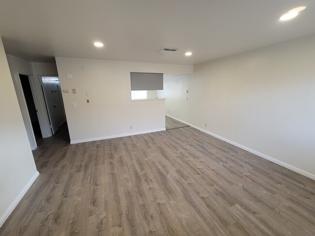 Building Photo - 1016 W Atkins Ave