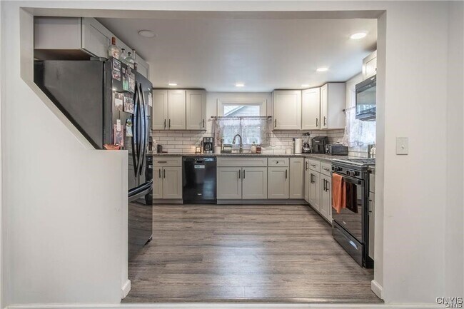 Photo - 215 Francis St